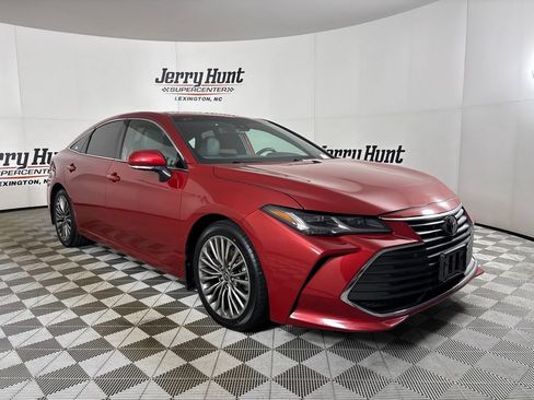 Used 2022 Toyota Avalon Limited w/ Advanced Safety Package FWD image 3