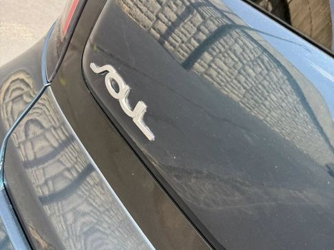 Used 2018 Kia Soul + FWD image 11