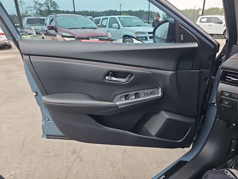 Used 2025 Nissan Sentra SR image 30