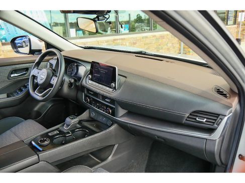 Used 2023 Nissan Rogue SV AWD/4WD image 13