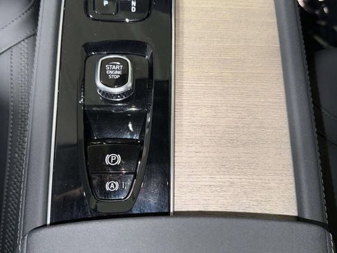 Used 2025 Volvo XC90 B6 Plus AWD/4WD image 23