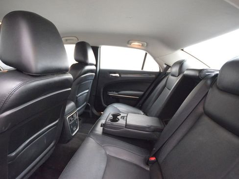 Used 2018 Chrysler 300 Limited image 12