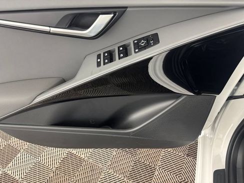 Certified 2025 Kia Niro EX FWD image 20