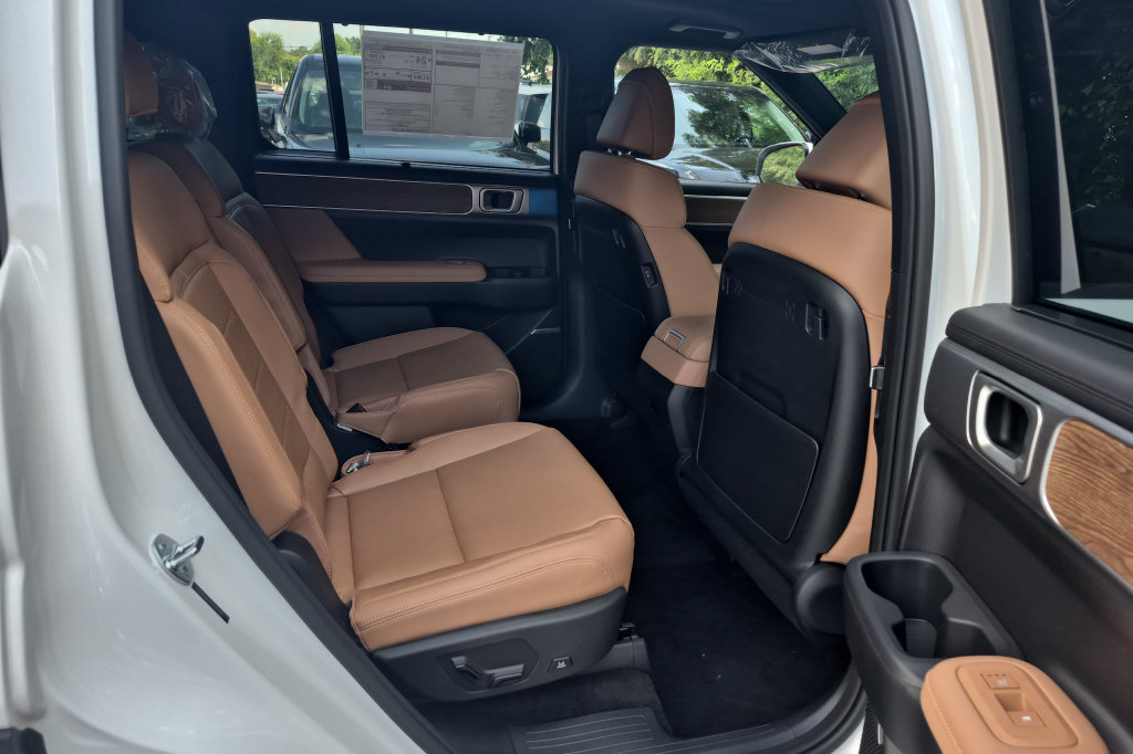 New 2027 Hyundai Santa Fe Limited FWD image 19