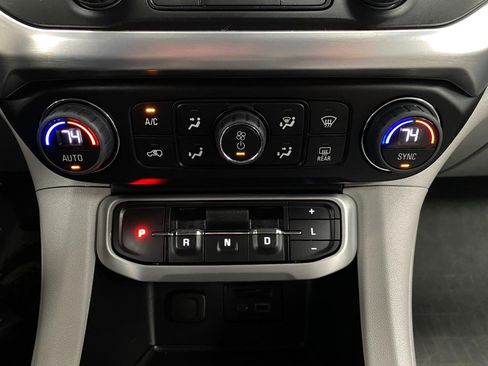 Used 2023 GMC Acadia SLT w/ Preferred Package image 25