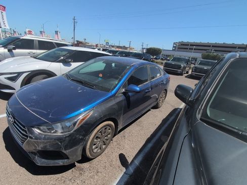 Used 2022 Hyundai Accent SE FWD image 1
