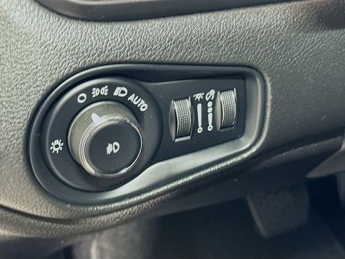 Used 2016 Jeep Renegade Trailhawk image 10