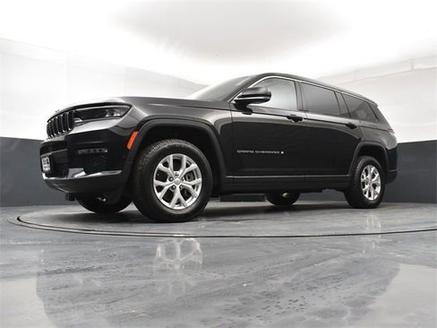 Used 2023 Jeep Grand Cherokee L Limited w/ Luxury Tech Group II image 20