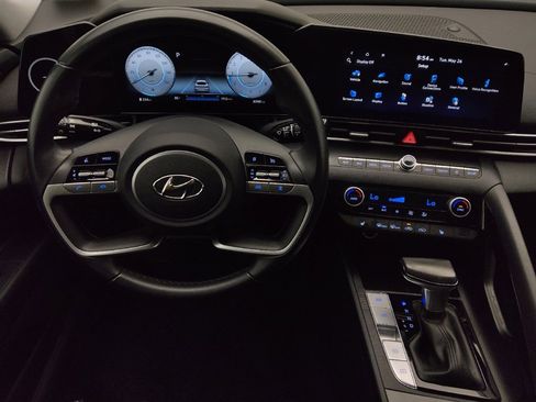 Used 2023 Hyundai Elantra SEL w/ Convenience Package FWD image 22