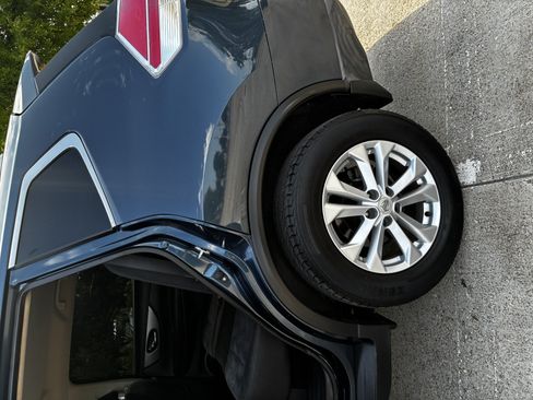 Used 2016 Nissan Rogue SV FWD image 16