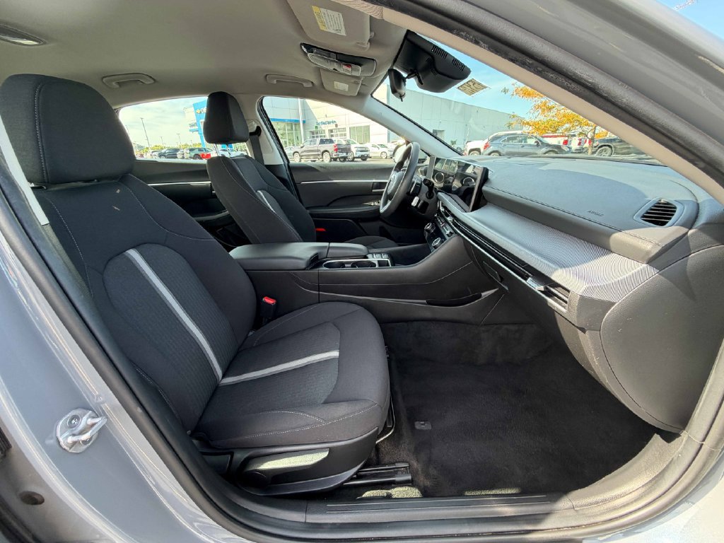 Used 2025 Hyundai Sonata SEL FWD image 23