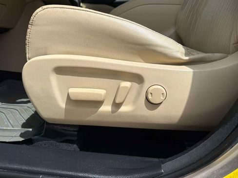 Used 2015 Toyota Highlander Plus AWD/4WD image 21