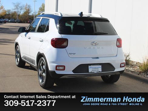 Used 2022 Hyundai Venue Limited image 25