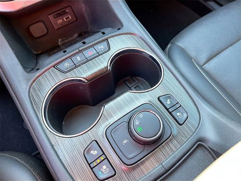 Used 2023 GMC Acadia SLT w/ Elevation Edition image 20