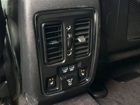 Used 2017 Jeep Grand Cherokee Trailhawk w/ Trailhawk Luxury Group AWD/4WD image 22