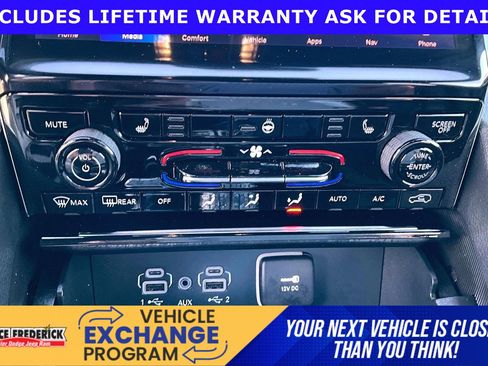 Used 2025 Jeep Grand Cherokee Limited AWD/4WD image 26