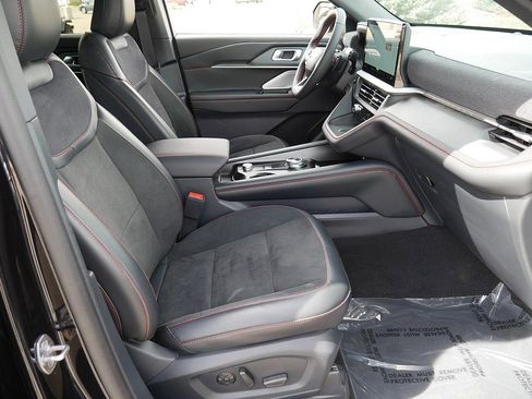 Used 2025 Ford Explorer ST image 66