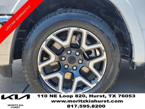 Used 2025 RAM 1500 Laramie AWD/4WD image 17