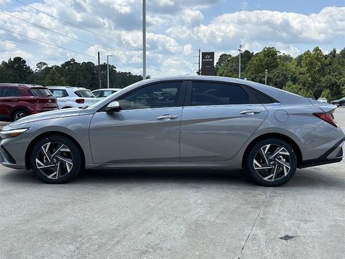 Used 2024 Hyundai Elantra SEL w/ Convenience Package image 13