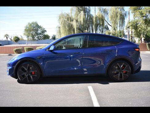 Used 2023 Tesla Model Y Performance image 4