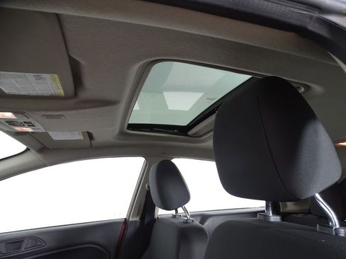 Used 2017 Ford Fiesta SE image 6