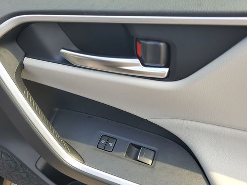 Used 2025 Toyota RAV4 XLE image 47