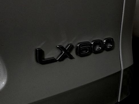 Used 2025 Lexus LX 600 4WD w/ Luxury Package image 37
