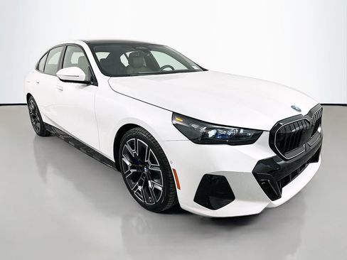 New 2027 BMW 550e xDrive AWD/4WD image 3