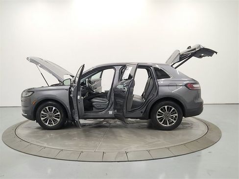 Used 2021 Lincoln Nautilus Reserve image 13