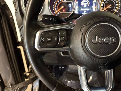 Used 2018 Jeep Wrangler Unlimited Sahara w/ Uconnect 4C Nav & Sound Group AWD/4WD image 17