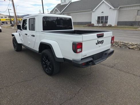 Used 2025 Jeep Gladiator Overland AWD/4WD image 6