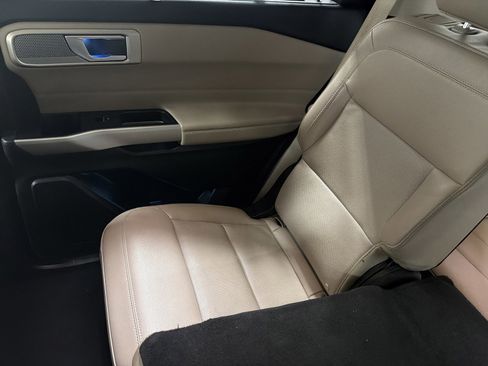 Used 2023 Ford Explorer Limited image 12