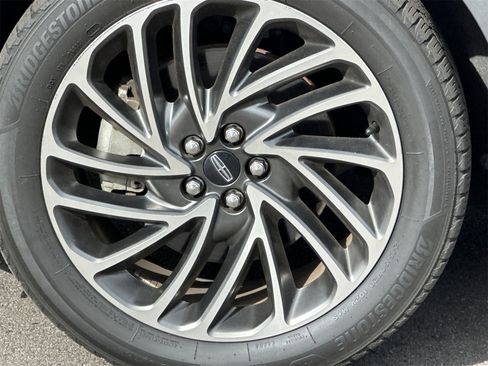 Used 2020 Lincoln Nautilus Reserve w/ Equipment Group 201A image 32