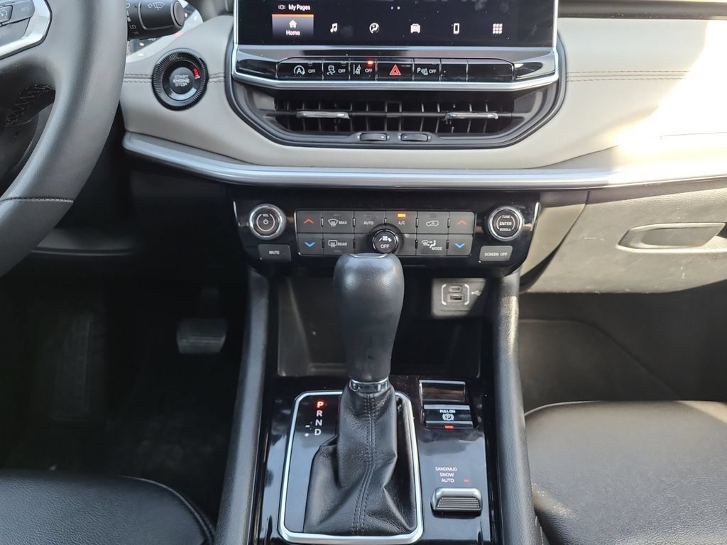 Used 2025 Jeep Compass Limited AWD/4WD image 11