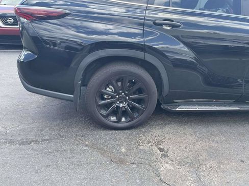 Used 2024 Toyota Highlander XLE AWD/4WD image 9