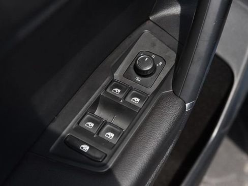 Used 2018 Volkswagen Tiguan SE w/ Panoramic Sunroof Package AWD/4WD image 8