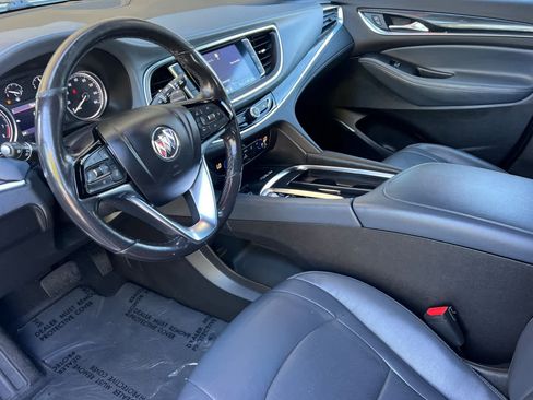 Used 2022 Buick Enclave Essence image 11