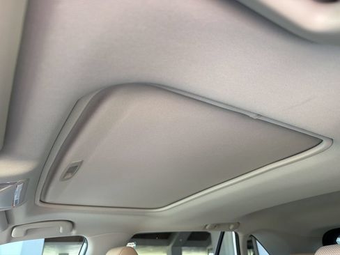 Used 2021 Toyota RAV4 XLE w/ Convenience Package FWD image 21