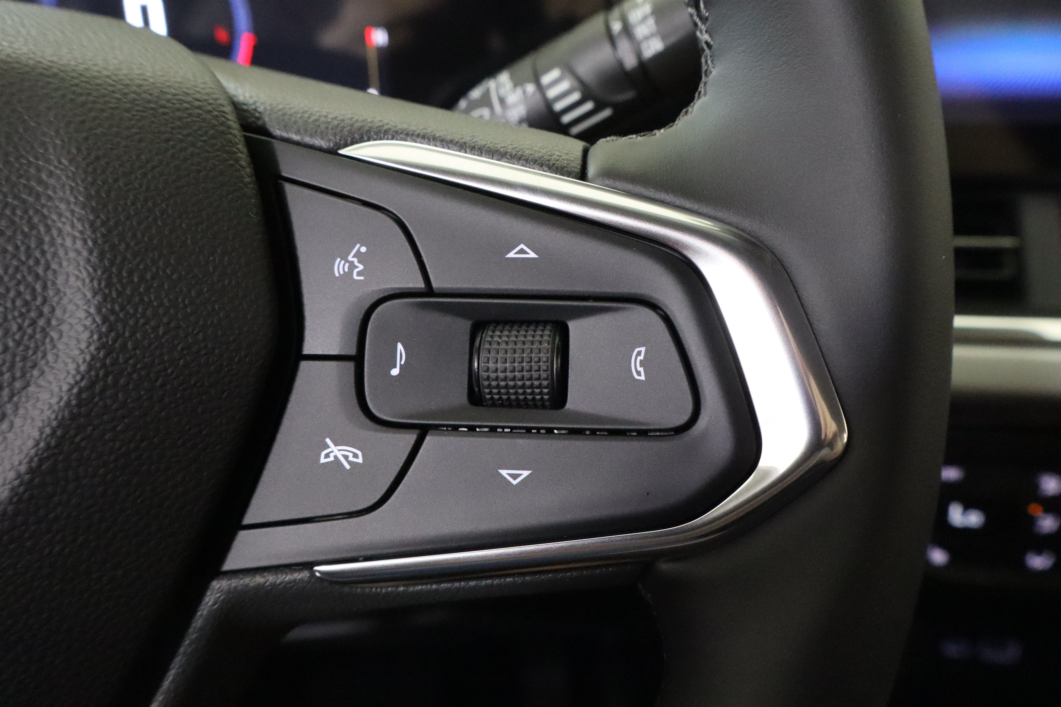 New 2026 Chevrolet Trax LT w/ Midnight Edition FWD image 29