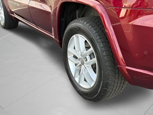 Used 2017 Jeep Grand Cherokee Overland w/ Jeep Active Safety Group image 33