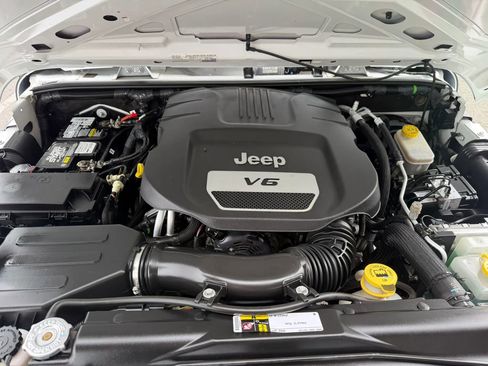 Used 2015 Jeep Wrangler Sport AWD/4WD image 16