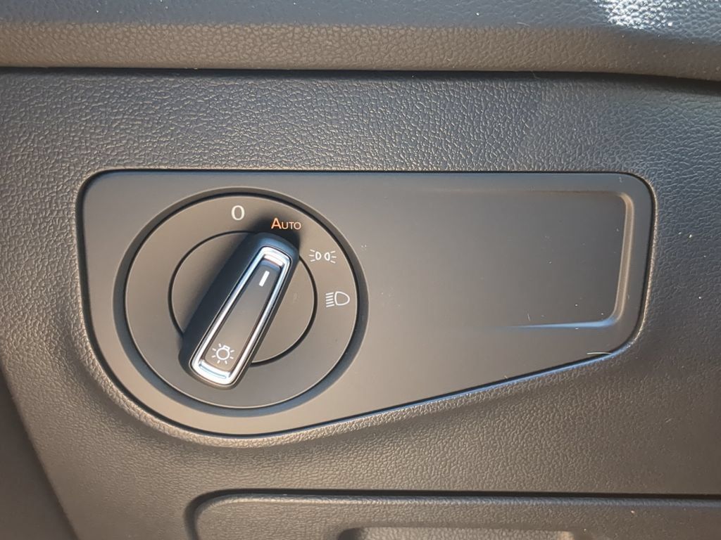 Certified 2024 Volkswagen Tiguan SE R-Line FWD image 27