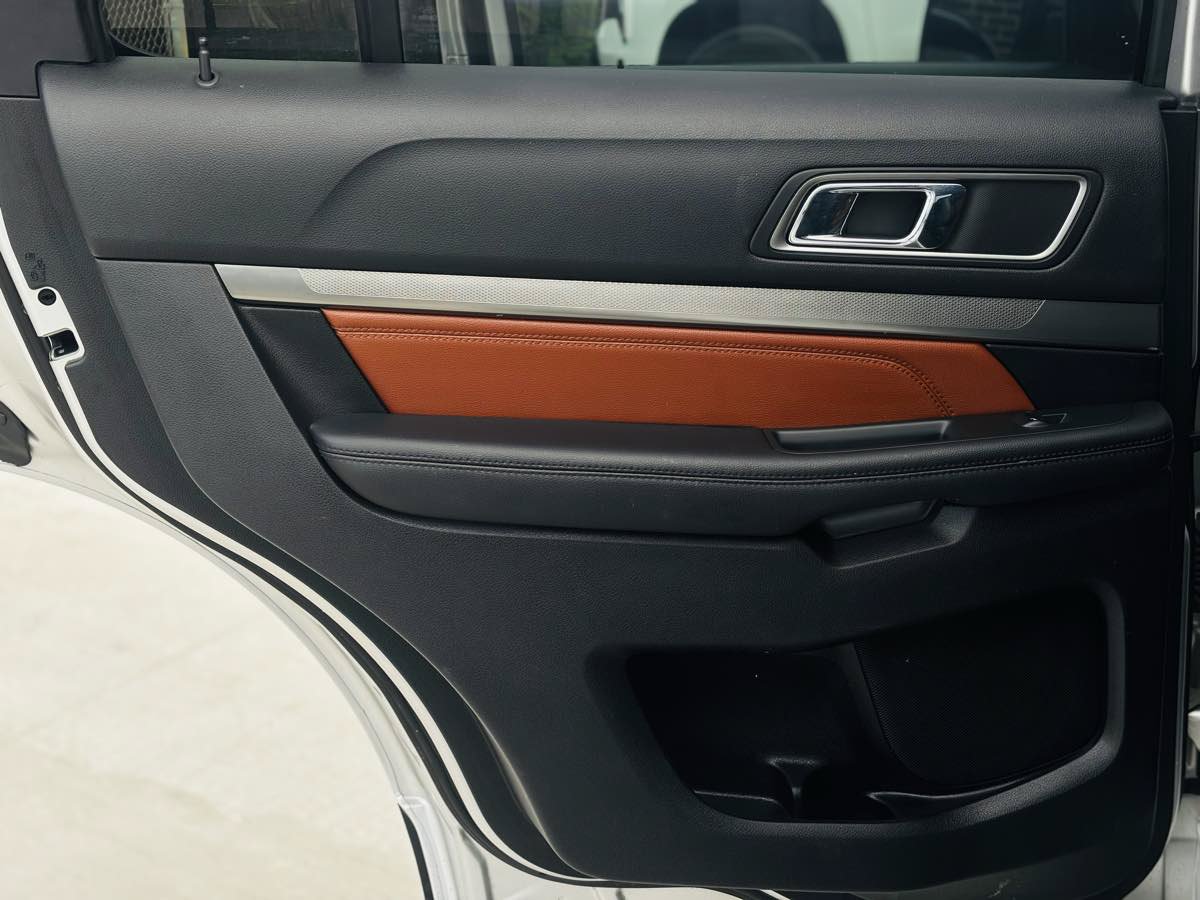 Used 2019 Ford Explorer XLT w/ Equipment Group 202A AWD/4WD image 37