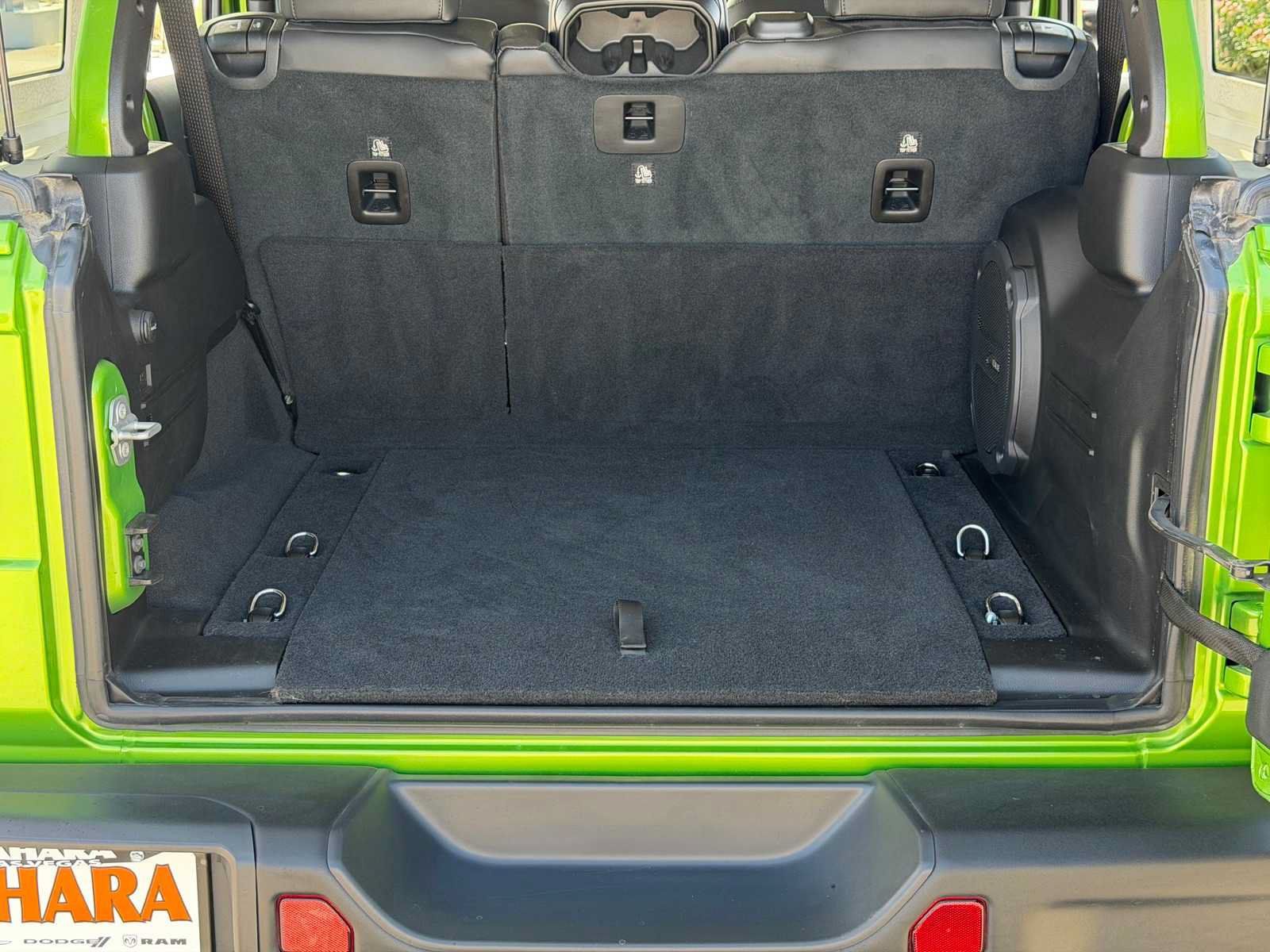 Used 2025 Jeep Wrangler Unlimited Rubicon w/ Safety Group AWD/4WD image 32