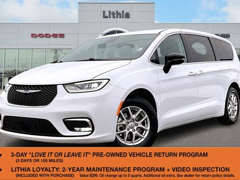 Used 2024 Chrysler Pacifica Touring-L image 1