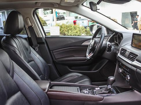 Used 2017 MAZDA MAZDA3 Touring image 18