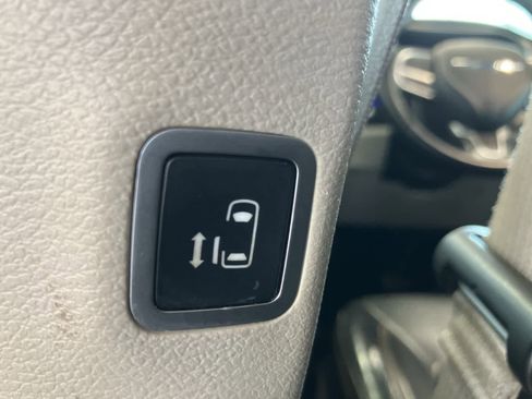 Used 2018 Chrysler Pacifica Touring-L w/ Advanced Safetytec Group image 27