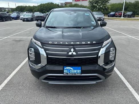 Used 2025 Mitsubishi Outlander SE FWD image 8