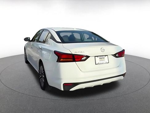 Used 2025 Nissan Altima 2.5 SV FWD image 11