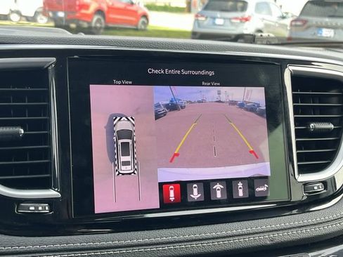 Used 2022 Chrysler Pacifica Limited FWD image 31